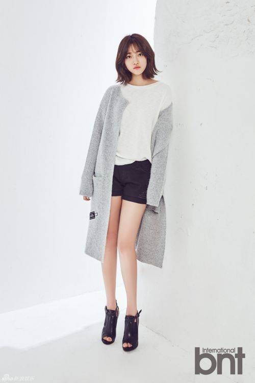 韩国演员表艺珍写真画报 自然清新展迷人魅力