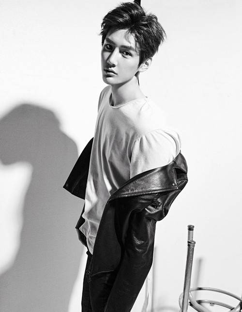 彦希最新时尚大片曝光 黑白简洁大展型男魅力