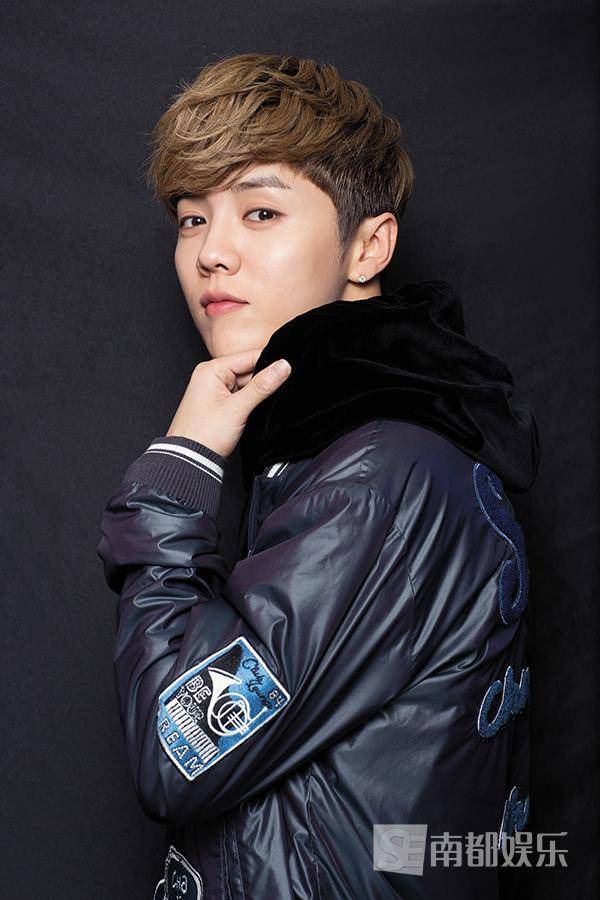 鹿晗帅气写真大片曝光 回眸杀撩你没商量