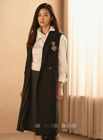 全智贤初秋杂志画报 优雅迷人风采依旧