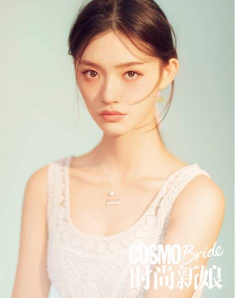 林允最新杂志大片 优雅妩媚宛如油画中人