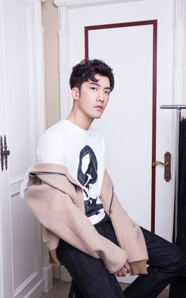 廖彦龙adson时尚写真曝光 暖冬绅士男友力爆棚