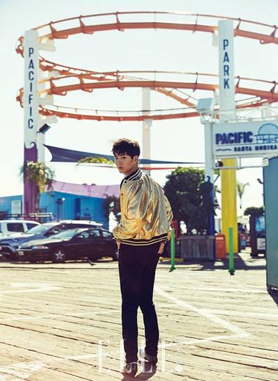 朴宝剑杂志封面画报公开 帅气时尚笑容迷人