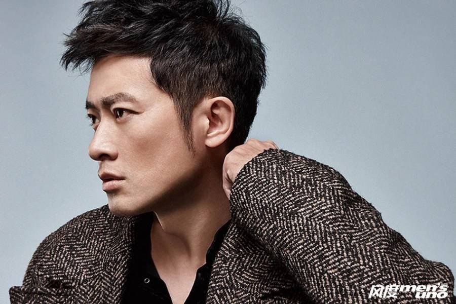 演员任泉冬日写真大片 不羁商务气质惊艳