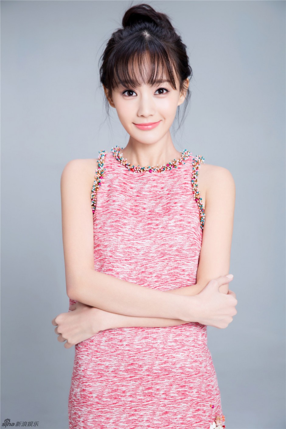 李一桐最新写真曝光 干净素雅犹如仙子般灵动