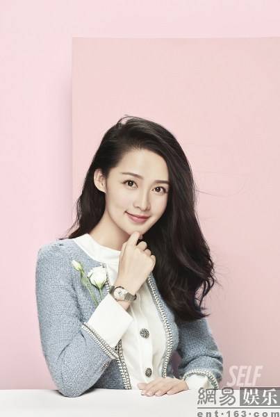 李沁时尚质感大片曝光 演绎优雅知性美