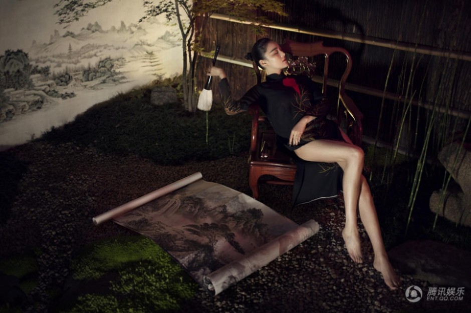 张馨予时尚大片曝光 素妆淡雅温婉大方