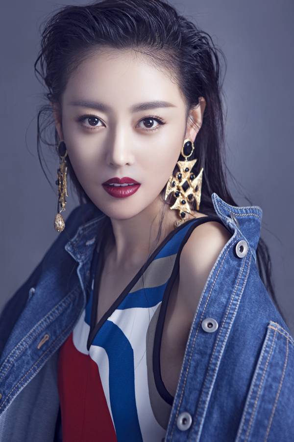 演员张天爱写真大片曝光 百变造型释放多面魅力