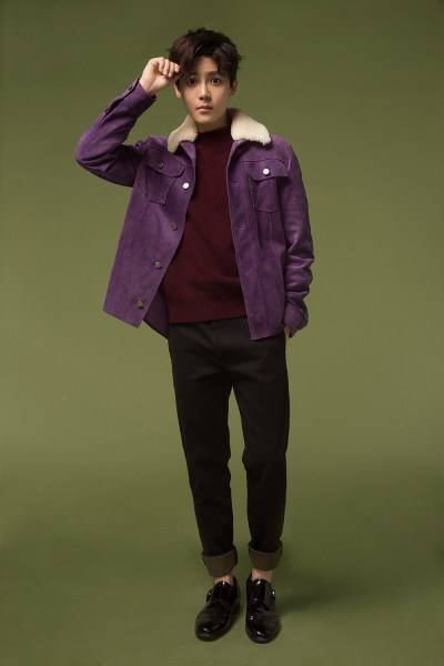 超能少年侯明昊写真 初显内敛稳重男友力