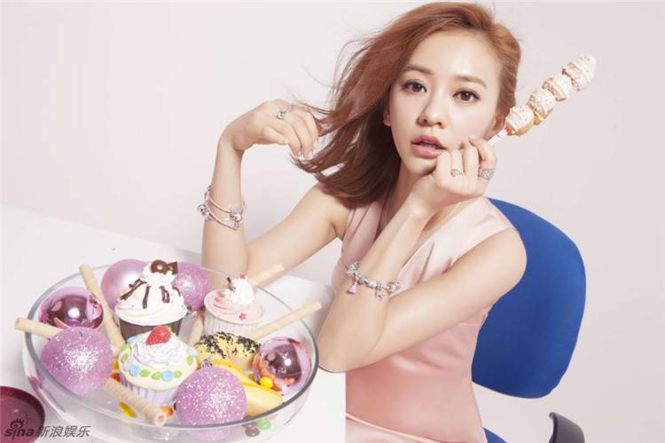 陈意涵最新写真大片 鬼马另类搭配显小女人风味