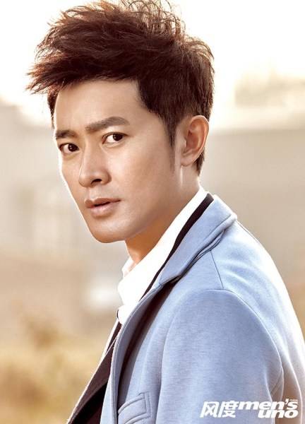 演员任泉冬日写真大片 不羁商务气质惊艳