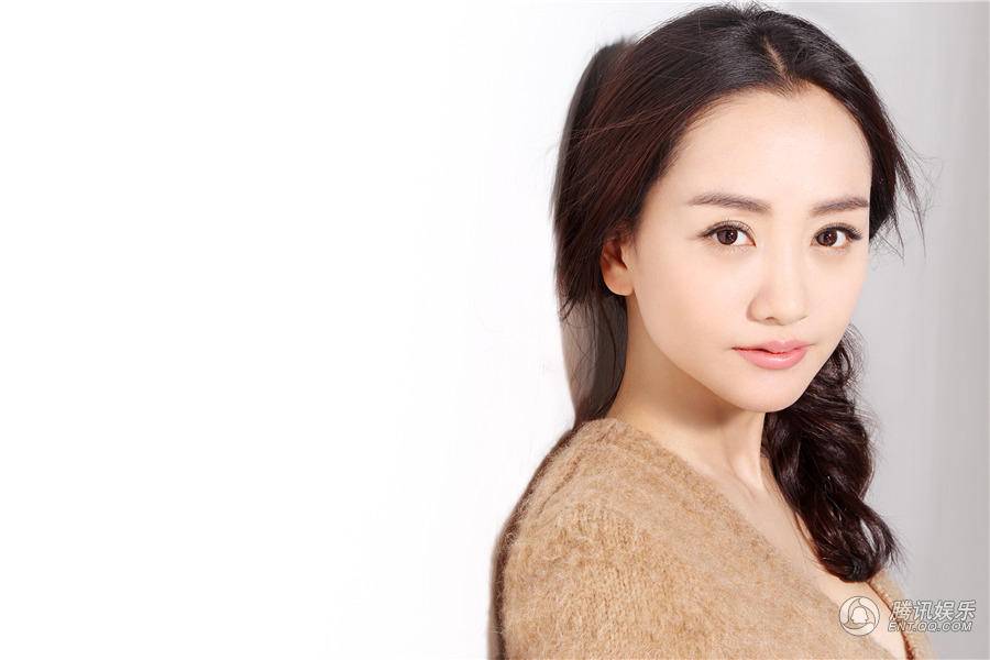 杨蓉冬日暖心写真大片 笑意盈盈尽显婉约甜美