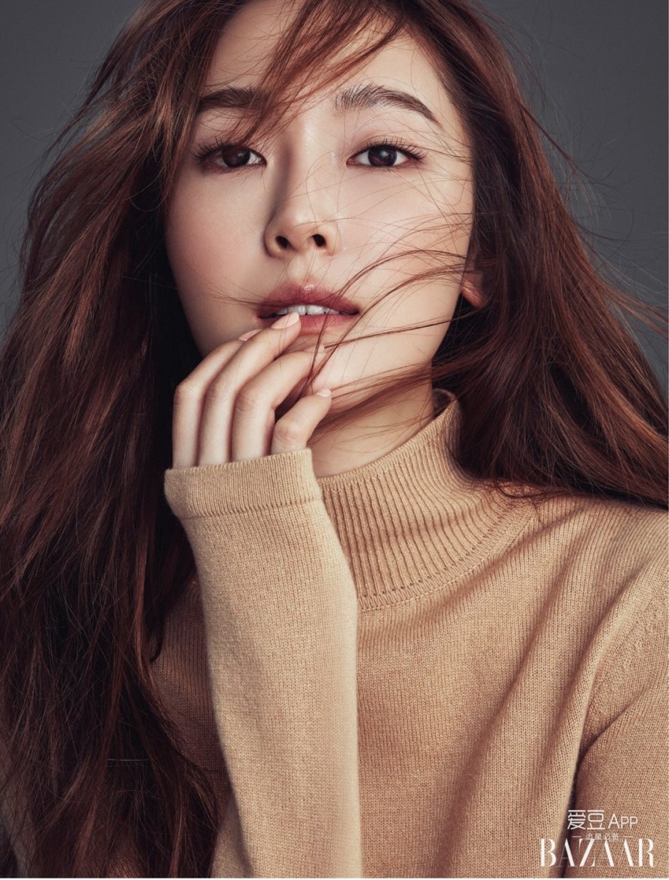 郑秀妍最新写真画报公开 演绎冬日俏皮性感