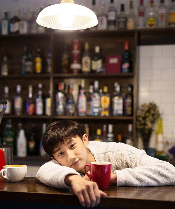 《锦绣未央》梁振伦秋日温暖写真大片曝光