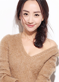 杨蓉冬日暖心写真大片 笑意盈盈尽显婉约甜美”