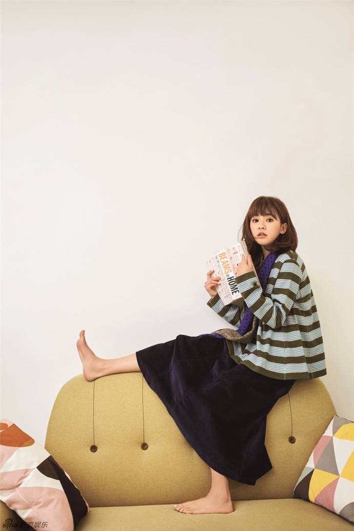 陈意涵元气少女写真 素雅灵动笑眼迷人