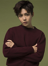 超能少年侯明昊写真 初显内敛稳重男友力