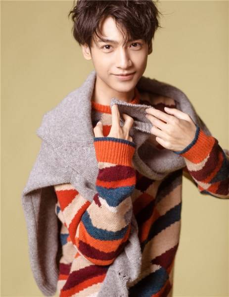 罗云熙秋冬写真大片曝光 温暖复古带点慵懒