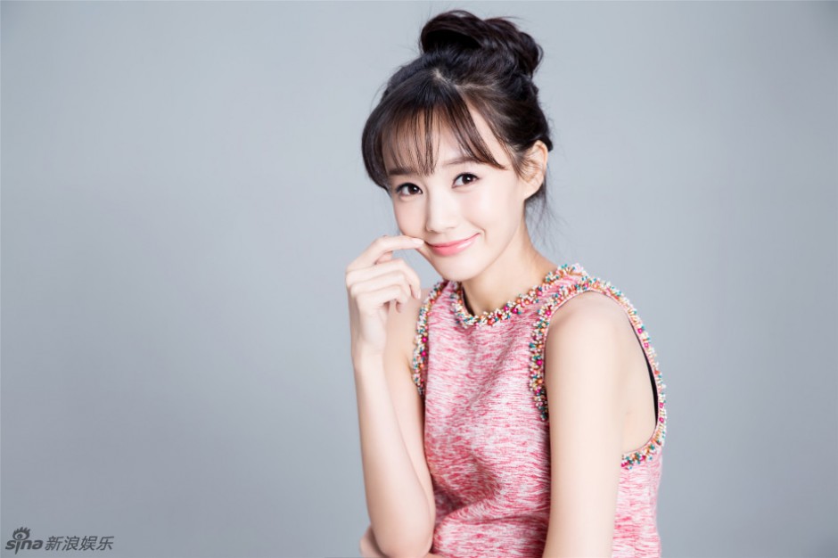 李一桐最新写真曝光 干净素雅犹如仙子般灵动