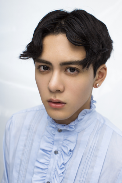 大眼仔曾舜晞时尚写真变身&ldquo;巴洛克王子&rdquo;