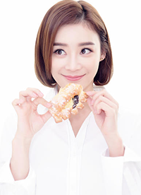 袁姗姗最新时尚写真图片 温暖式微笑沁人心脾