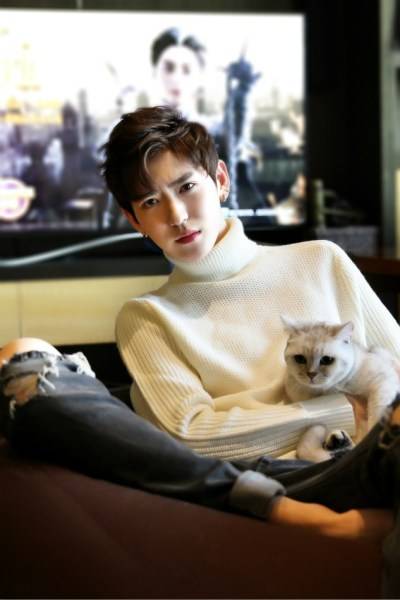 李东阳冬日写真曝光 长腿颜赞惹人爱