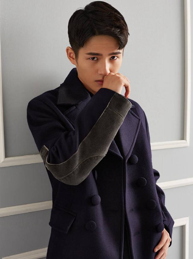 刘昊然时尚写真大片曝光 清秀面容眼神撩妹