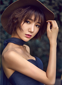 毛晓彤时尚写真大片曝光 香肩微露美如画