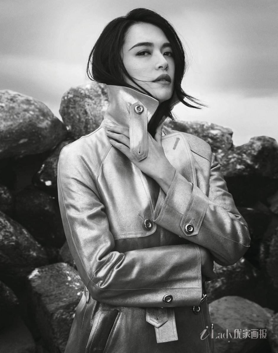 辣妈姚晨最新时尚大片 化身帅气西部牛仔