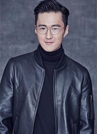 内地演员赵炳锐写真帅照 利落短发大展男士风范