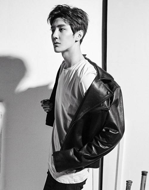 彦希最新时尚大片曝光 黑白简洁大展型男魅力