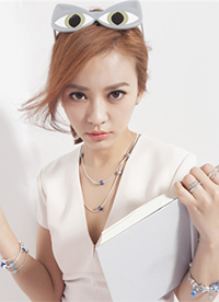 陈意涵最新写真大片 鬼马另类搭配显小女人风味