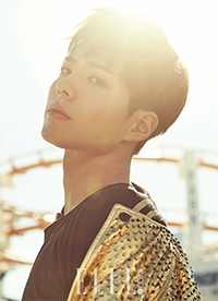 朴宝剑杂志封面画报公开 帅气时尚笑容迷人