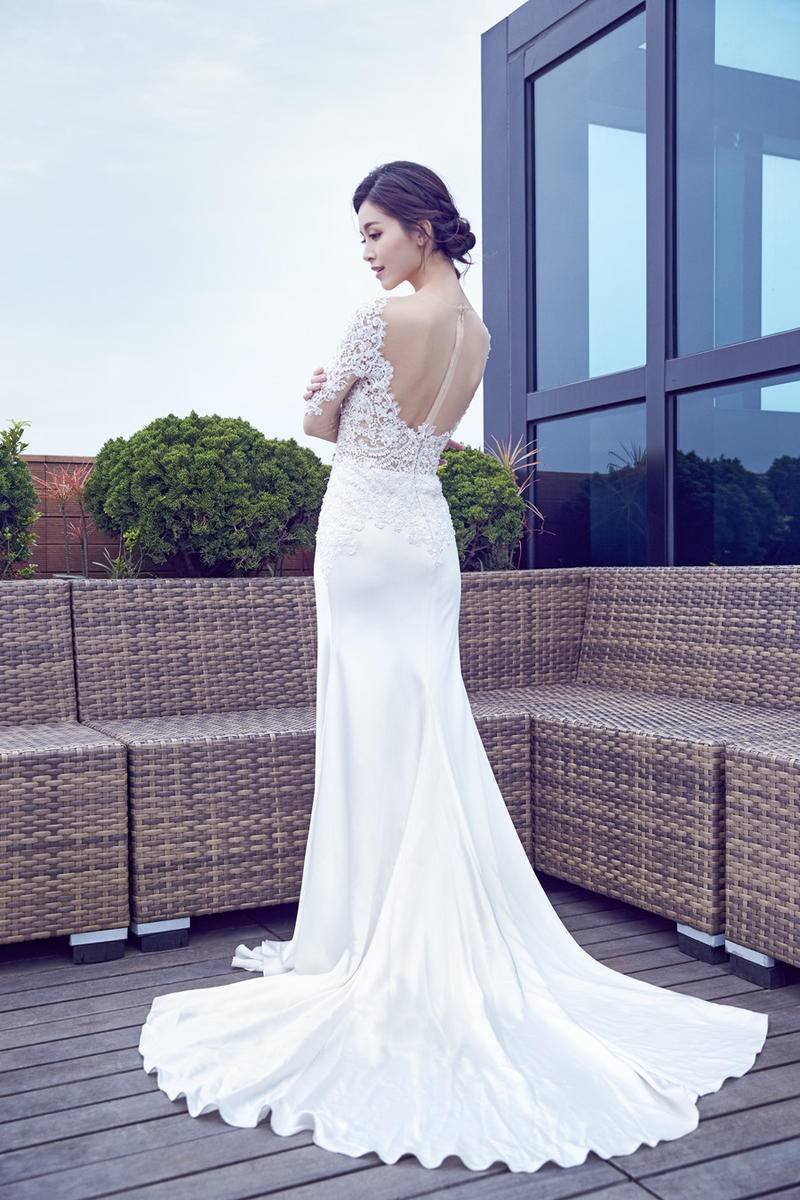 文咏珊婚纱造型写真曝光 美目盼兮脉脉含情