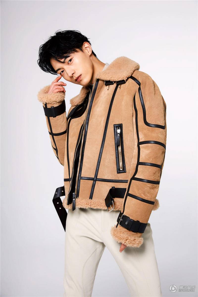 演员魏天浩生日写真曝光 散发雅痞气息