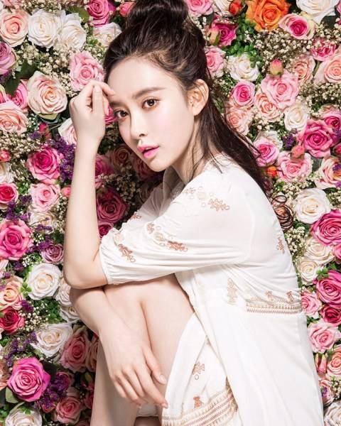 一年级孟子义写真曝光 香肩半露性感撩人