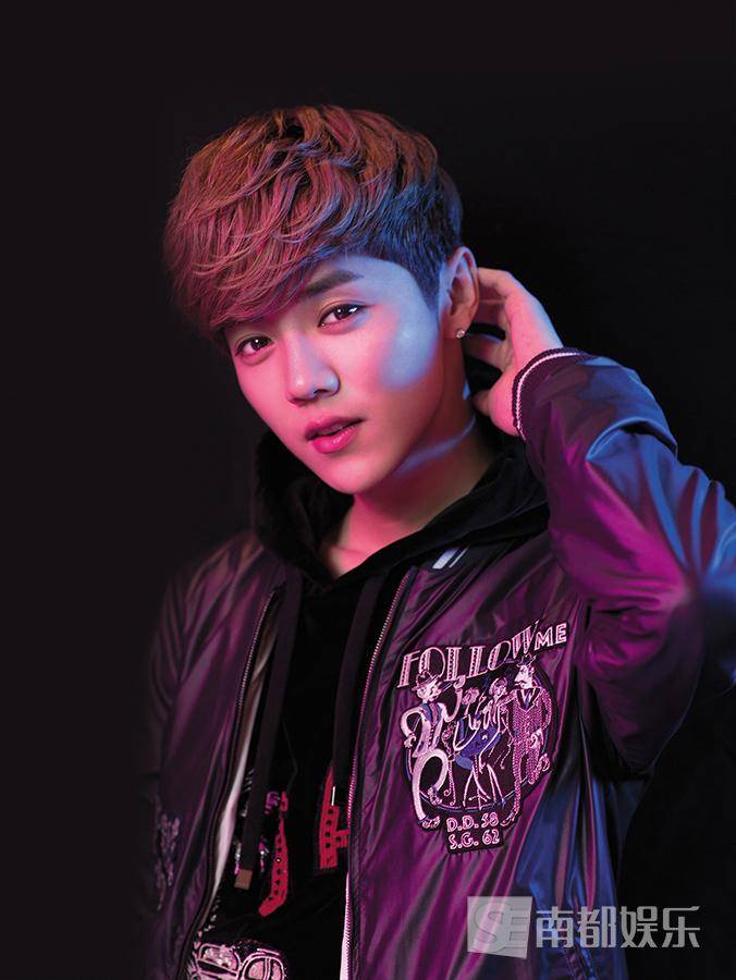 鹿晗帅气写真大片曝光 回眸杀撩你没商量