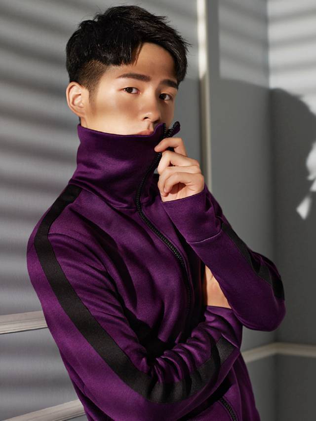 刘昊然时尚写真大片曝光 清秀面容眼神撩妹