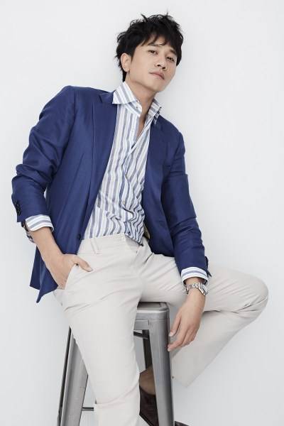 演员彭冠英最新写真 迷人微笑撩人心弦