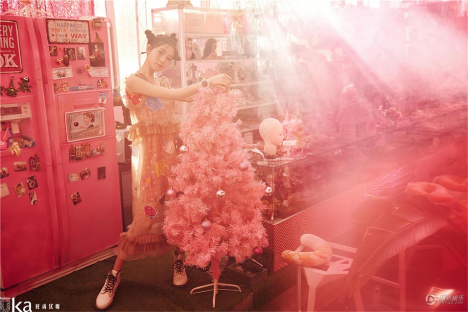 陈瑶最新写真大片曝光 粉色梦幻少女心炸裂