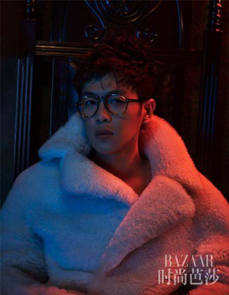 张若昀秋冬时尚写真大片 光影迷离中贵气撩人