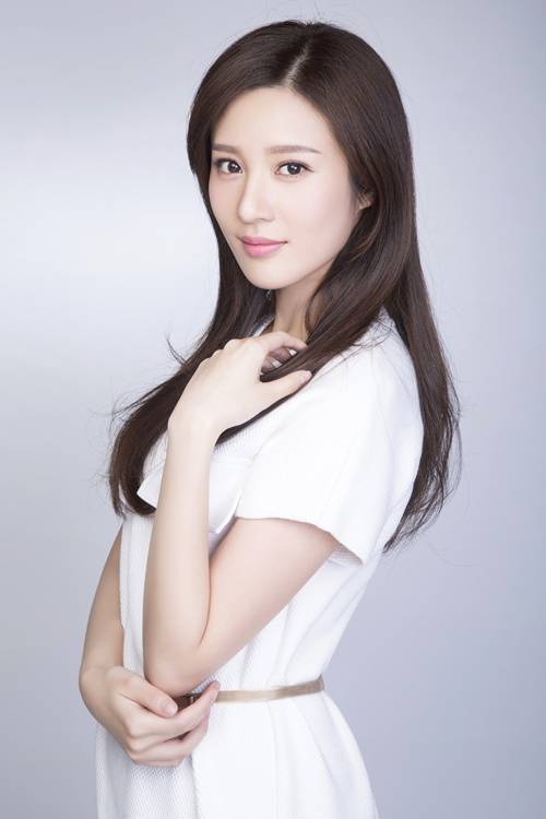 90后邬靖靖写真曝光 清新自然孔令可爱