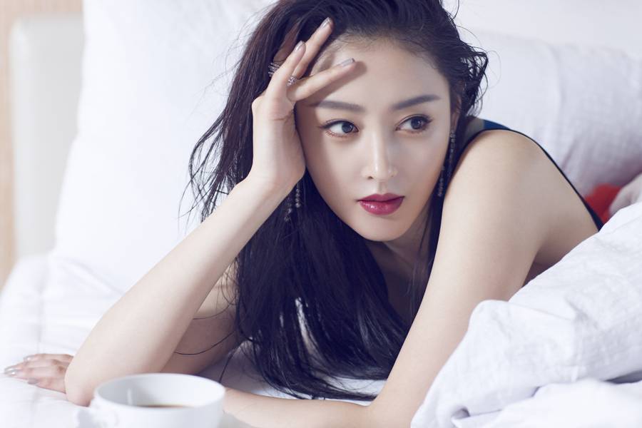 演员张天爱写真大片曝光 百变造型释放多面魅力