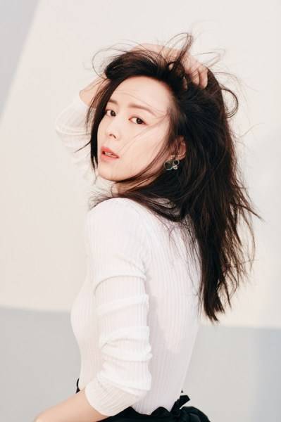 张静初最新写真图片 成熟风范显曼妙身姿