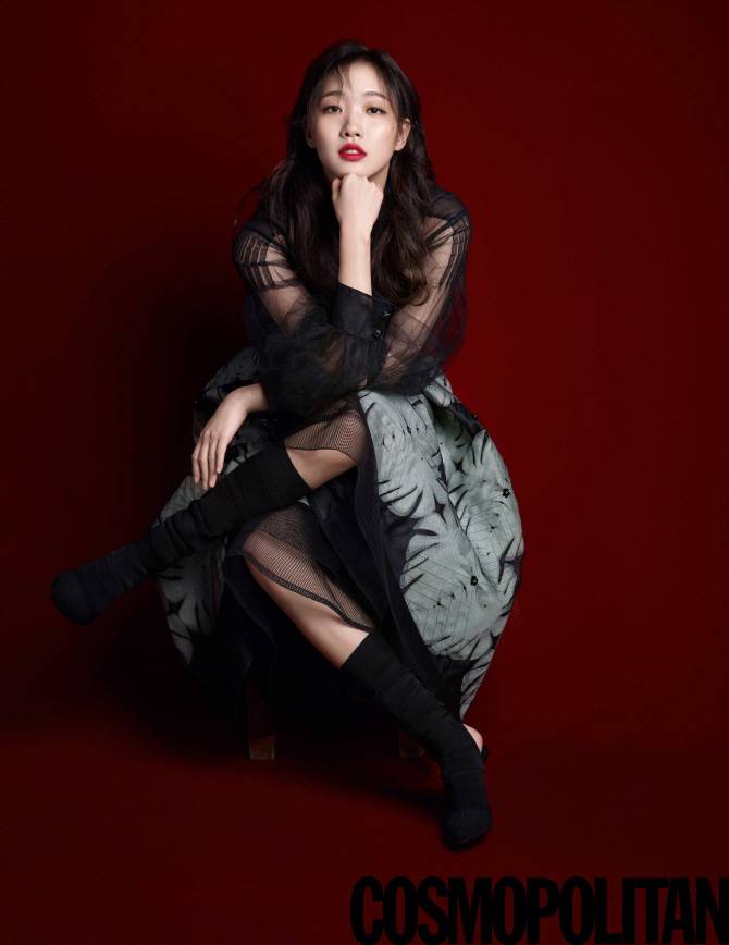 金高银最新画报曝光 散发清纯又性感多样魅力