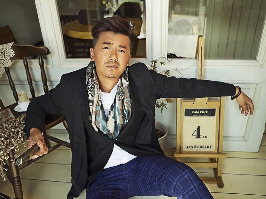 《咱们相爱吧》柳小海写真演绎熟男魅力