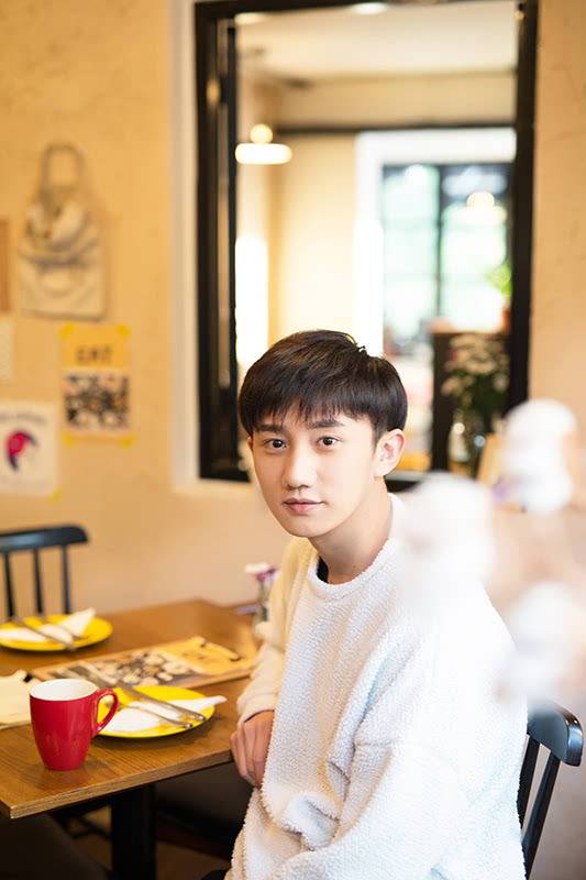 《锦绣未央》梁振伦秋日温暖写真大片曝光