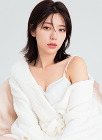 郭雪芙性感居家写真大片 香肩微露大玩性感