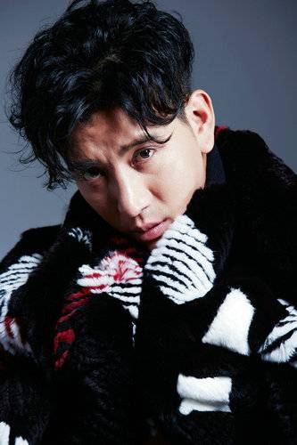 演员蒲巴甲最新写真 化身潮男展现野性魅力