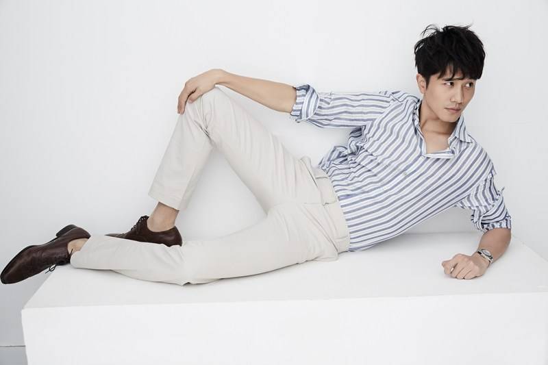 演员彭冠英最新写真 迷人微笑撩人心弦